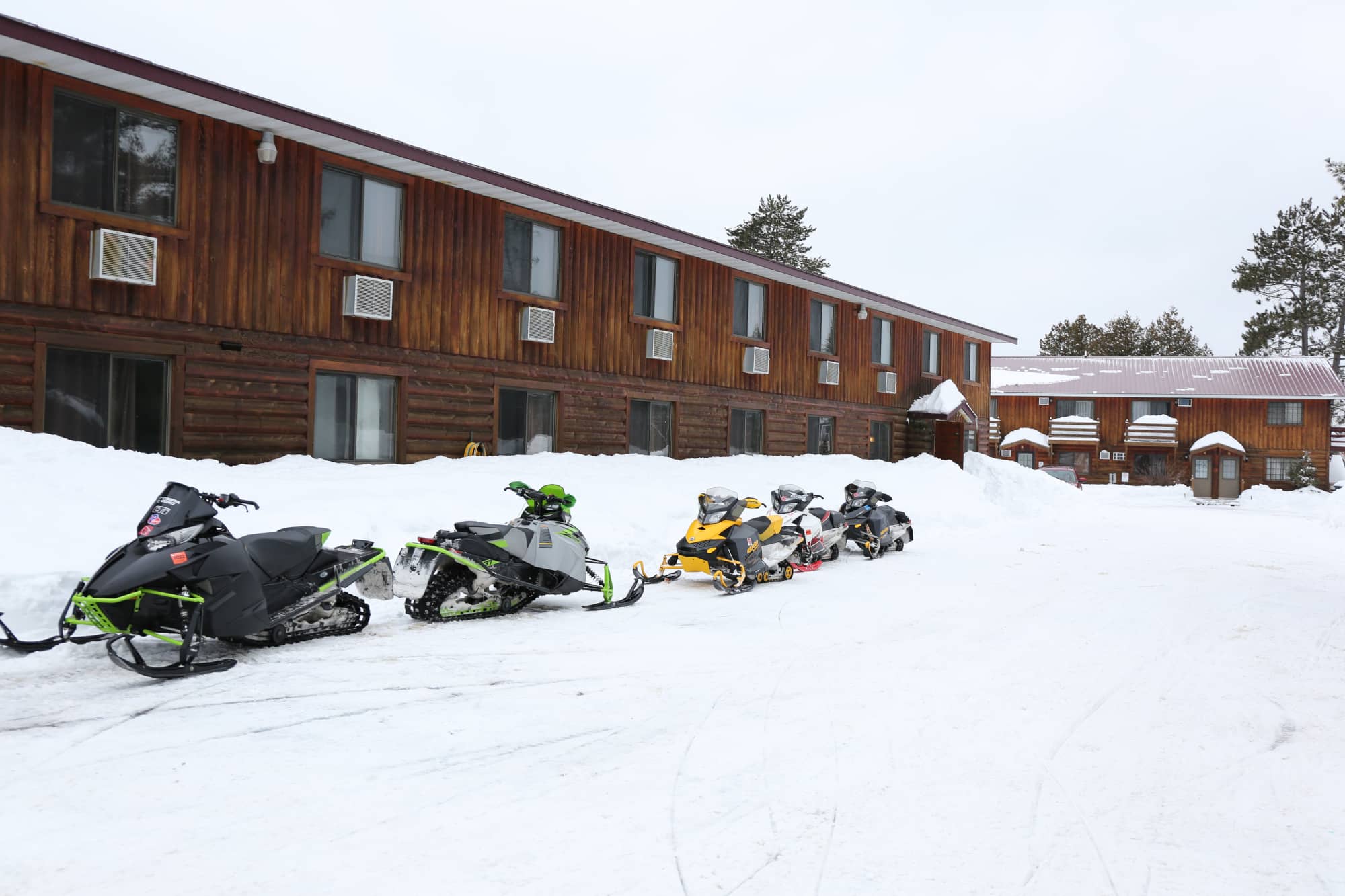 Snowmobiles parked in front of Eagle River Inn
